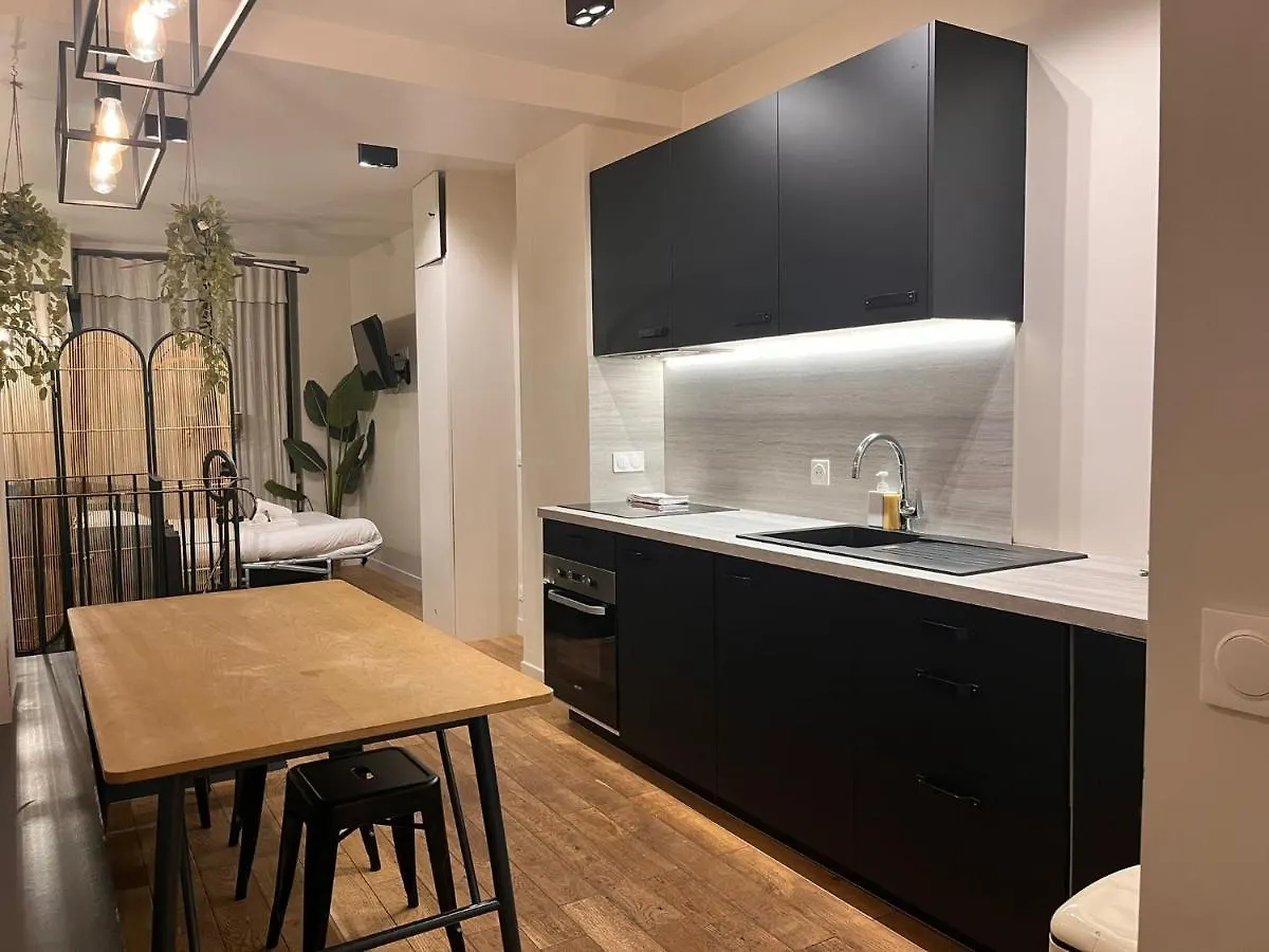 Sejour Romantique Avec Bain A Remous A Paris 9 -P6 France
