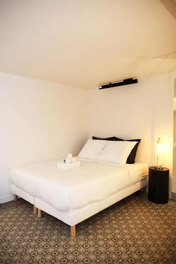 Sejour Romantique Avec Bain A Remous A Paris 9 -P6 0*,